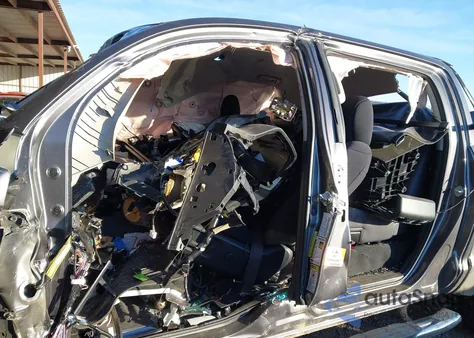 2017 Toyota Tundra Sr5 5.7L V8 z USA, uszkodzony, nr VIN 5TFEW5F11HX229081